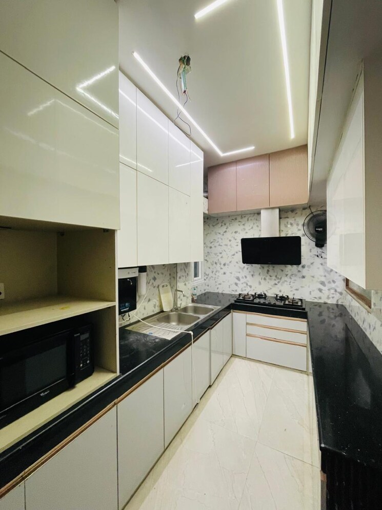 Kitchen, chittaranjan park 3 Bedroom 233 Sq.Yd. Builder Floor In Chittaranjan Park Delhi 8193481