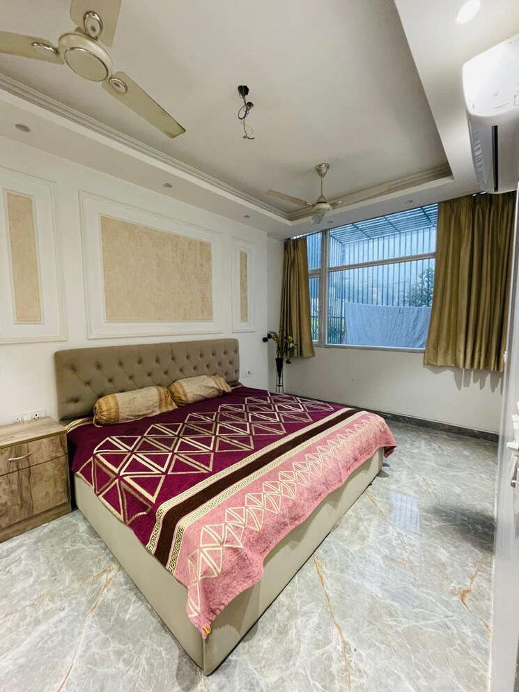 Bedroom, chittaranjan park 3 Bedroom 233 Sq.Yd. Builder Floor In Chittaranjan Park Delhi 8193481
