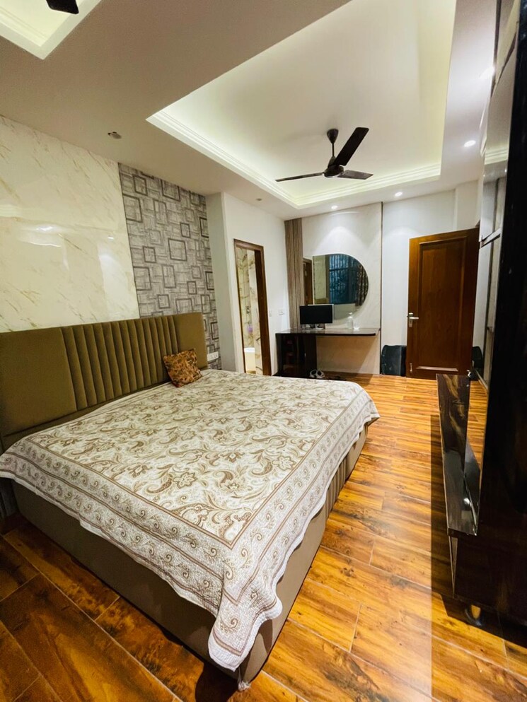 Bedroom, chittaranjan park 3 Bedroom 233 Sq.Yd. Builder Floor In Chittaranjan Park Delhi 8193481