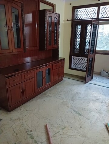 Room in 2 BHK Apartment at Royal Garden Estate, Sector 61 – for Rent
