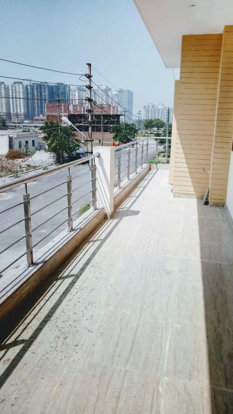 Balcony, sector 116 6+ Bedroom 162 Sq.Mt. Independent House In Sector 116 Noida 8193475