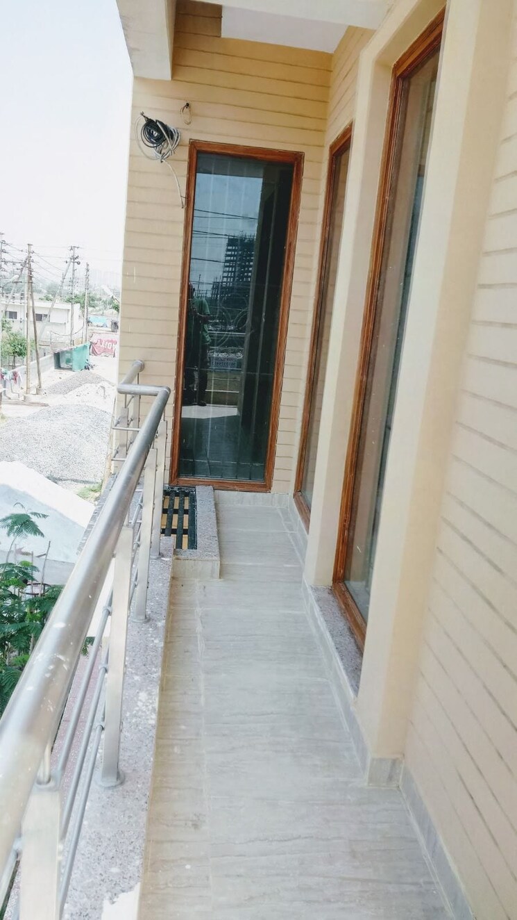 Balcony, sector 116 6+ Bedroom 162 Sq.Mt. Independent House In Sector 116 Noida 8193475
