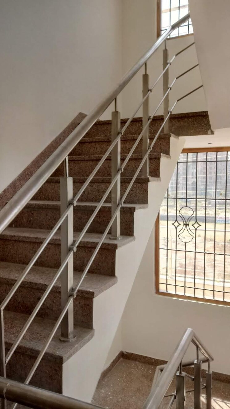 undefined, sector 116 6+ Bedroom 162 Sq.Mt. Independent House In Sector 116 Noida 8193475