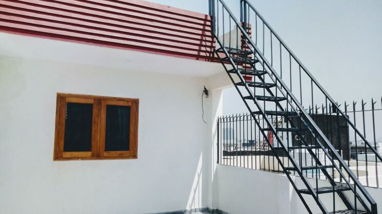 undefined, sector 116 6+ Bedroom 162 Sq.Mt. Independent House In Sector 116 Noida 8193475