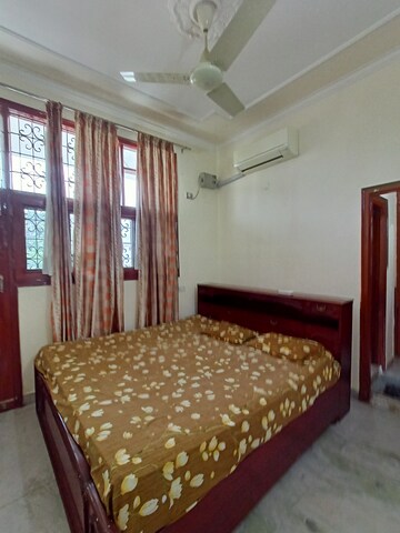Bedroom in 2 BHK Independent House at Sector 16 – for Rent