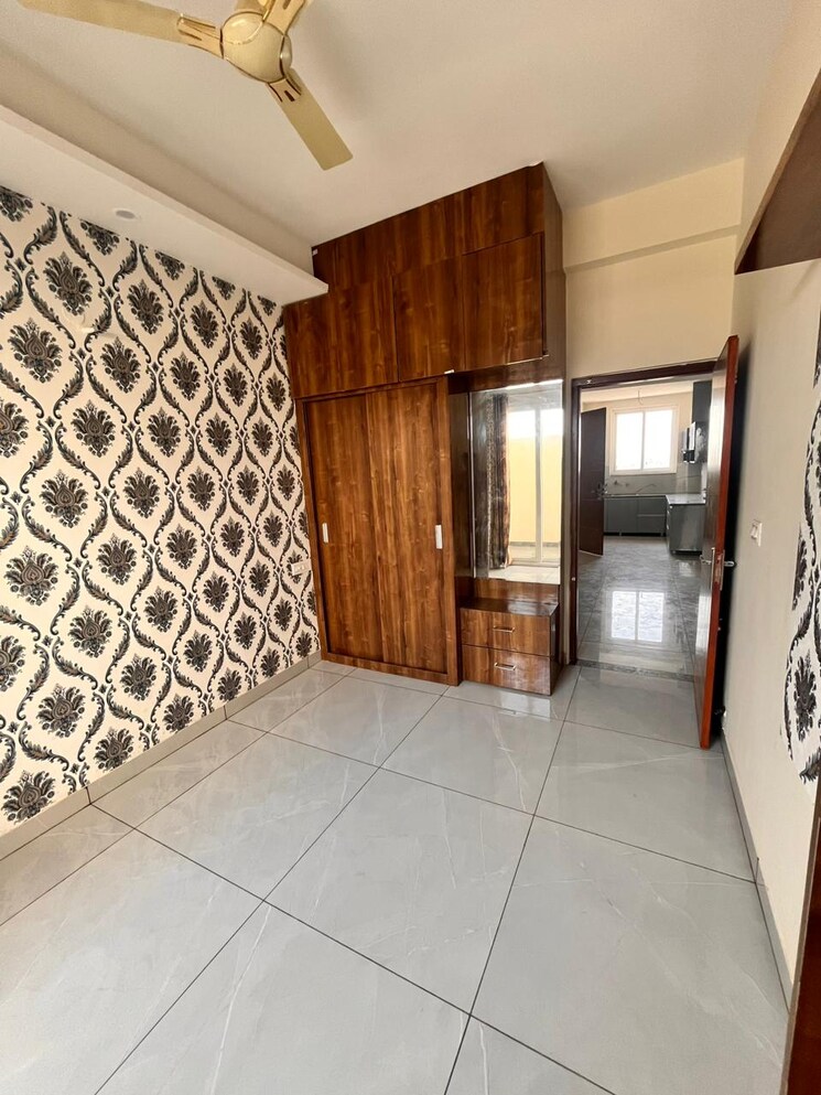 Room, aerocity 3 Bedroom 160 Sq.Yd. Apartment In Aerocity Mohali 8193545