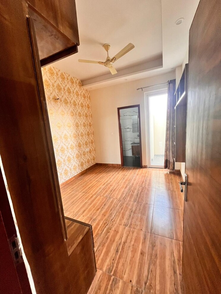 Room, aerocity 3 Bedroom 160 Sq.Yd. Apartment In Aerocity Mohali 8193545
