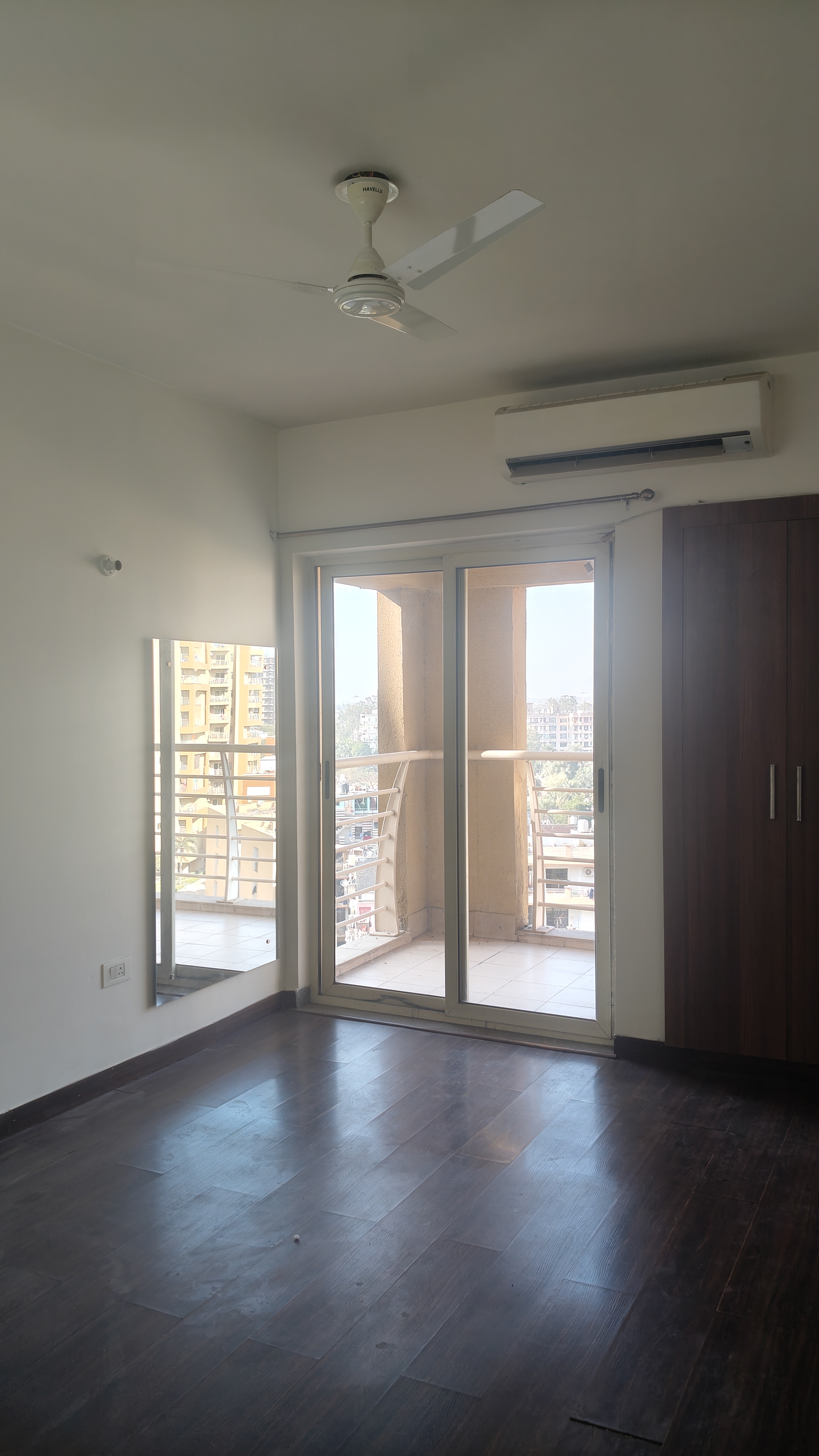 3.5 BHK + Servant Room Apartment For Sale in D R Estate 