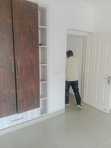 Room in 3 BHK Apartment at Ansals Sushant City – for Rent