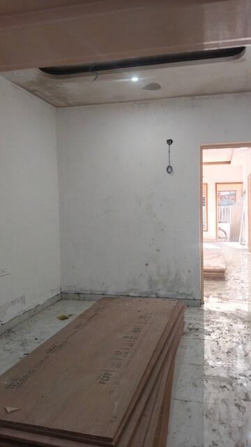 Room in 4 BHK Independent House at Dhakoli Village – for Sale