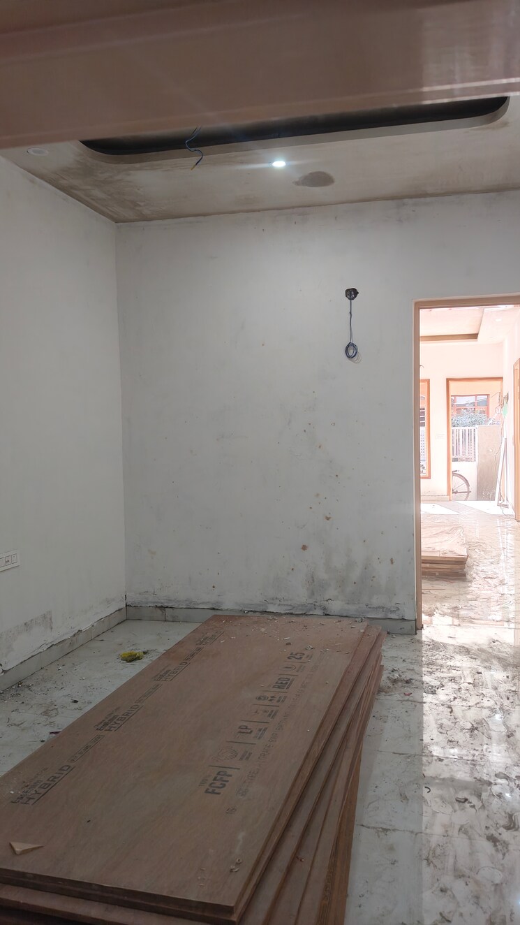 Room, dhakoli village 4 Bedroom 150 Sq.Yd. Independent House In Dhakoli Village Zirakpur 8193570