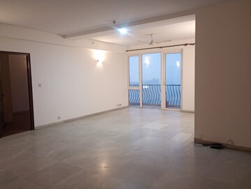Room in 4 BHK Builder Floor at DLF Atria, Dlf Phase ii – for Rent