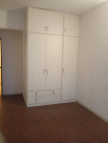 Room in 4 BHK Builder Floor at DLF Atria, Dlf Phase ii – for Rent