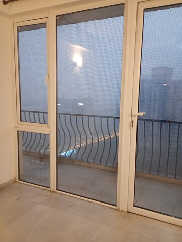 Room in 4 BHK Builder Floor at DLF Atria, Dlf Phase ii – for Rent