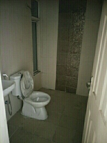 Bathroom in 3 BHK Apartment at Supertech Cape Town, Sector 74 – for Rent