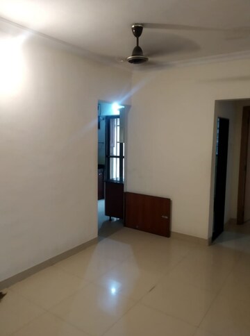 Room in 2 BHK Apartment at Avant Hillway, Goregaon East – for Rent