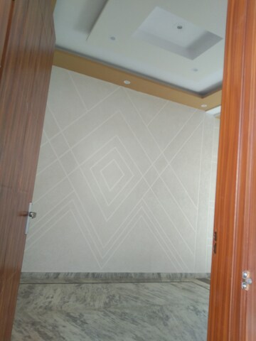 Room in 3 BHK Builder Floor at Meerut Cantt – for Sale