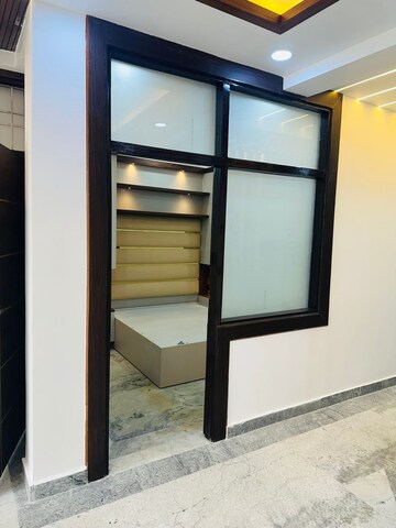 Room in 2 BHK Builder Floor at Niti Khand – for Rent