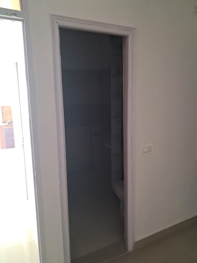 Attached Bathroom, pochanpur colony 2 Bedroom 80 Sq.Yd. Apartment In Pochanpur Colony Delhi 8193650