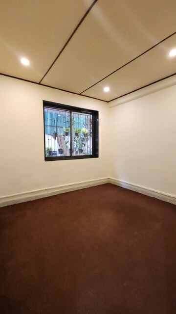 Room in 2 BHK Apartment at Bandra West – for Rent