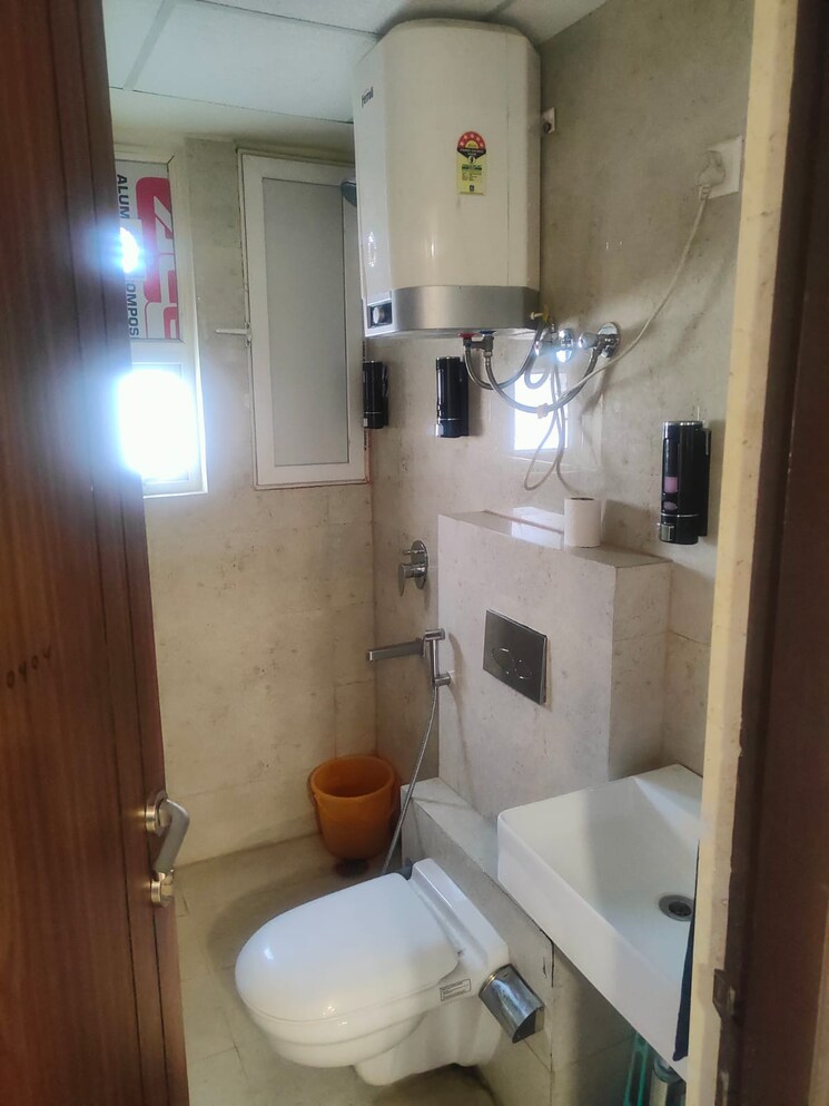 Bathroom, ambala highway 1 Bedroom 650 Sq.Ft. Apartment In Ambala Highway Zirakpur 8193766
