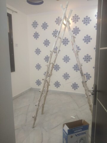 Bathroom in 1 BHK Builder Floor at Sector 43 – for Rent