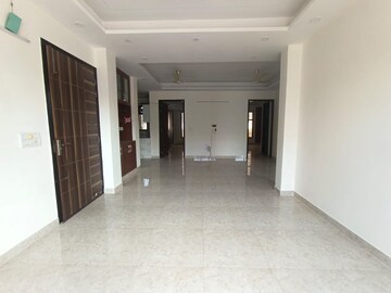 Building Lobby in 3 BHK Builder Floor at Sector 52 – for Rent
