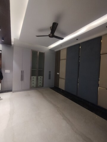 Staircase in 4 BHK Builder Floor at Sector 43 – for Rent