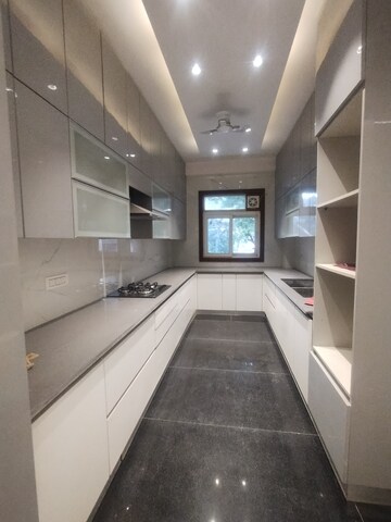 Building Lobby in 4 BHK Builder Floor at Sector 43 – for Rent