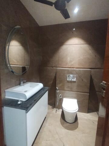 Bathroom in 3.5 BHK Builder Floor at Sector 43 – for Rent