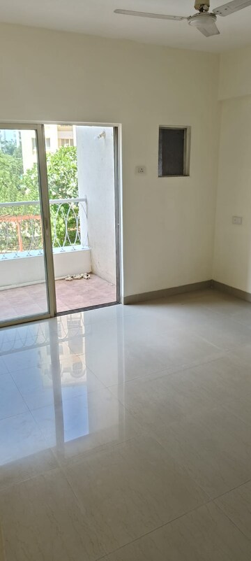 Room in 2 BHK Apartment at Kumar Palmgrove, Kondhwa – for Rent