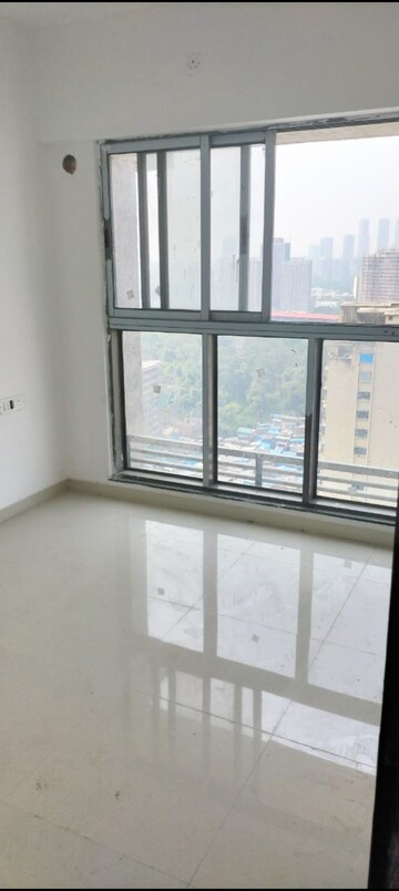 Room in 2 BHK Apartment at UK Iridium, Kandivali East – for Rent