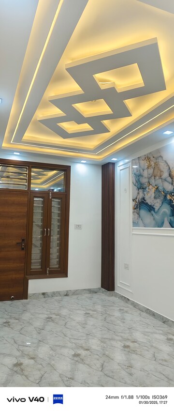 Room in 4 BHK Apartment at Sector 11 Dwarka – for Sale