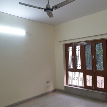 Room in 4 BHK Independent House at Gomti Nagar – for Rent