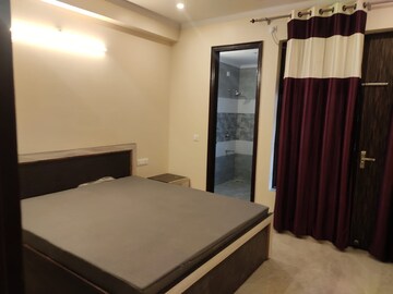 Bedroom in 2 BHK Builder Floor at Sector 43 – for Rent