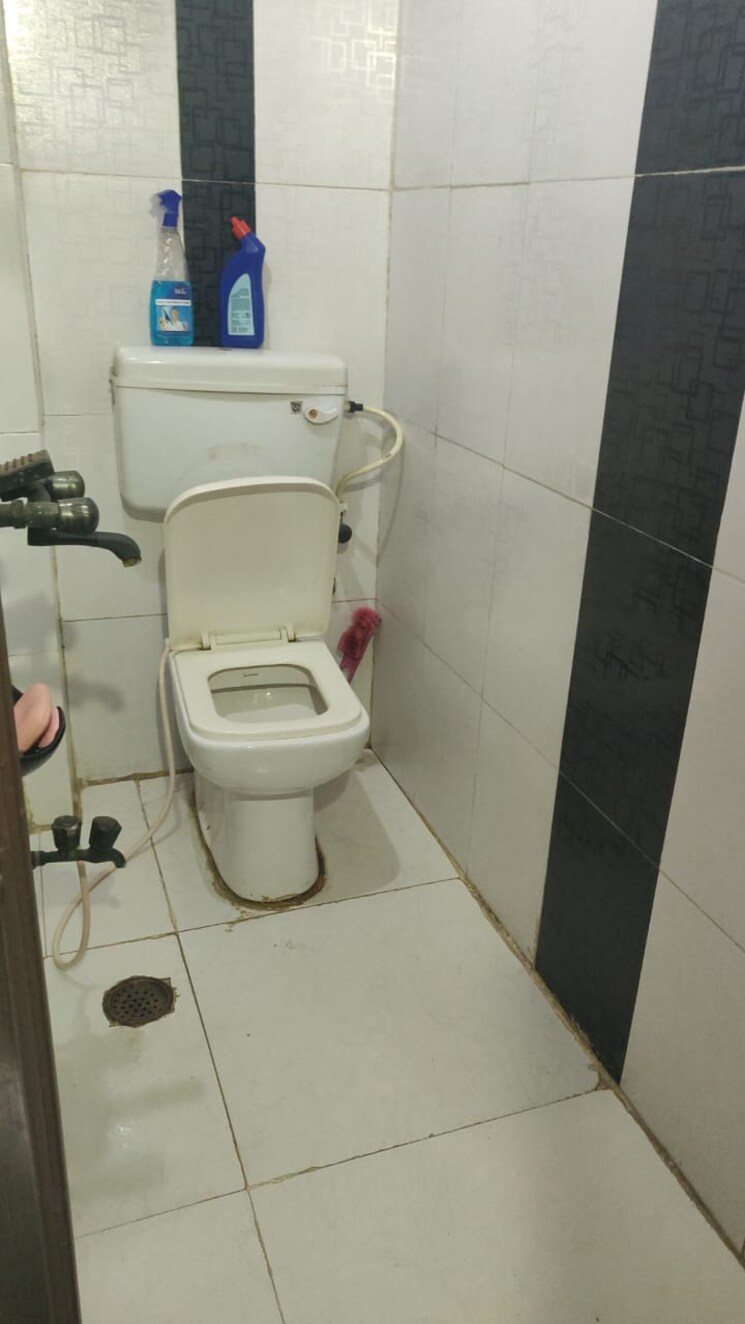 Bathroom, sector 6 dwarka 3 Bedroom 1600 Sq.Ft. Apartment In Sector 6, Dwarka Delhi 8193941