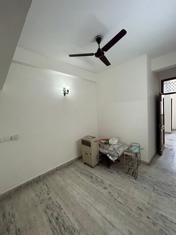 Room in 2 BHK Builder Floor at Saket – for Rent