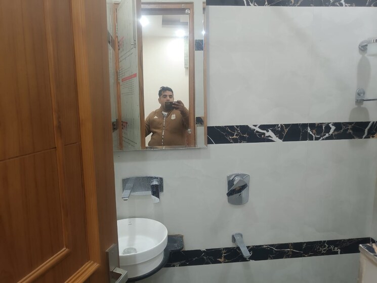 Bathroom, sector 11 dwarka 2 Bedroom 1200 Sq.Ft. Apartment In Sector 11 Dwarka Delhi 8193987