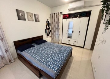 Bedroom in 2 BHK Apartment at Kalpataru Paramount, Kapur Bawdi – for Rent