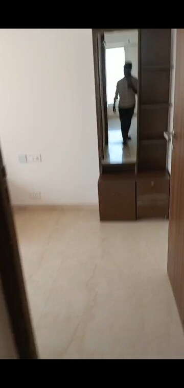 Room in 3 BHK Apartment at Kalpataru Radiance, Goregaon West – for Rent