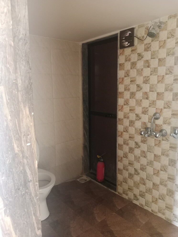 Bathroom, pride-residency-anand-nagar 2 Bedroom 620 Sq.Ft. Apartment In Anand Nagar Thane 8194003