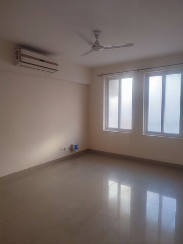 Room in 3.5 BHK Apartment at Emaar Emerald Floors Premier, Sector 65 – for Rent