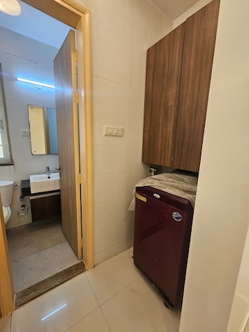 Attached Bathroom in 4 BHK Apartment at Sheth Vasant Lawns, Laxmi Nagar – for Rent