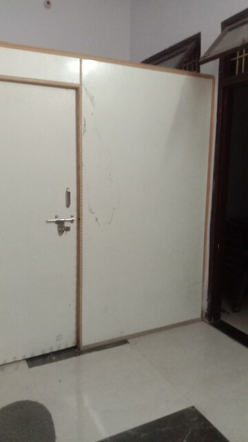 Room in 6 BHK Independent House at Murad Nagar – for Sale