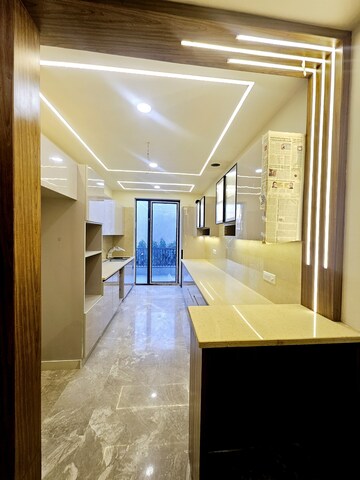 Building Lobby in 4 BHK Builder Floor at Omaxe Designer Villas Mayfield Garden, Sector 51 – for Sale