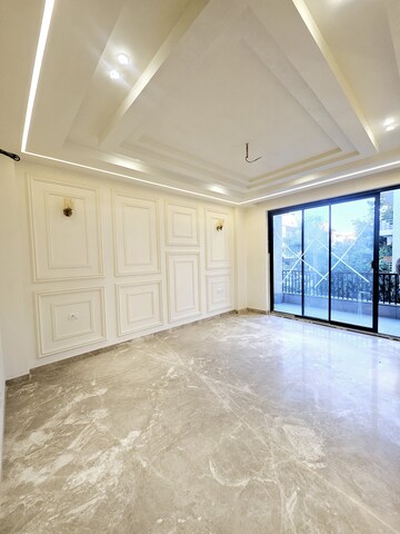 Room in 4 BHK Builder Floor at Omaxe Designer Villas Mayfield Garden, Sector 51 – for Sale
