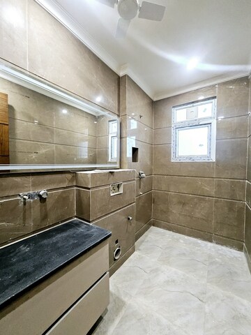Kitchen in 4 BHK Builder Floor at Omaxe Designer Villas Mayfield Garden, Sector 51 – for Sale