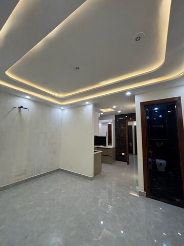 Room in 2 BHK Builder Floor at Dwarka Mor – for Rent