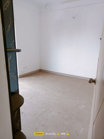 Room in 3.5 BHK Apartment at Jaypee Kensington Park Apartments, Sector 133 – for Sale