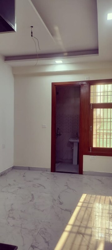 Room in 4 BHK Apartment at Jaypee Kensington Park Apartments, Sector 133 – for Sale